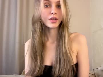 girl
        fflloowweerr cam image #5654081