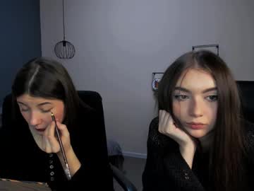 couple Nude Cam Girls Playing Games with lissa_night