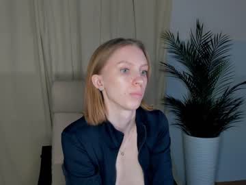 girl
        darlenegladish cam image #3736949