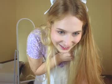 girl
        annikie cam image #2919195