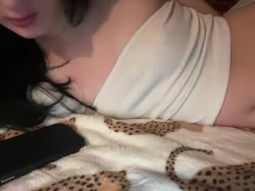 girl
        madibaby999 cam image #5615674
