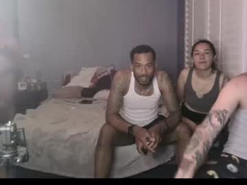 couple
        midcalicouple cam image #4136634