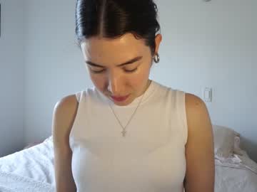 girl
        soifiee cam image #1348355