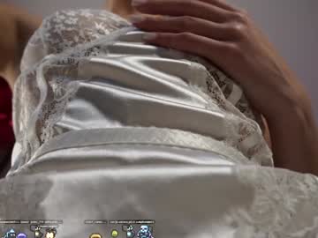 girl
        emilybatee cam image #6929629