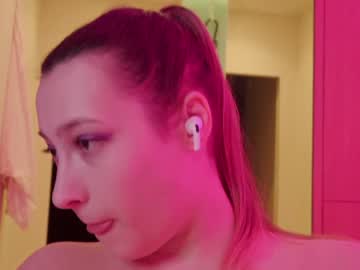 girl
        aveksmr cam image #3773385