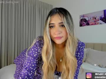 girl
        amelie_bunny_real cam image #1666136