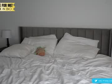 girl
        chloewildd cam image #3258394