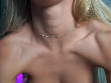 girl
        emma_land cam image #1768523