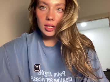 girl
        angel_from_sky cam image #6561485