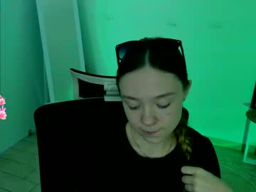 girl
        stasy_clapp cam image #4741379