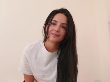 girl
        annie_dreams cam image #3804483