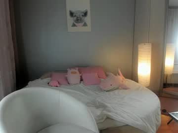girl
        _mito_69 cam image #3610662