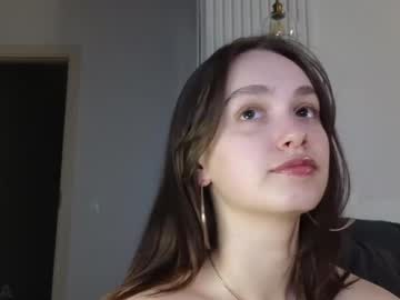 girl
        evi_woow cam image #6535035