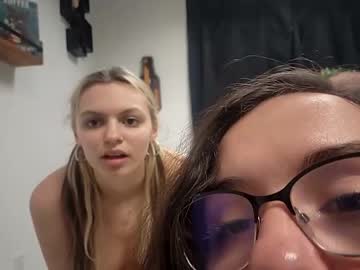 girl
        kountrybunny cam image #2489671