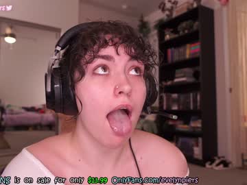 girl
        evelynpiers cam image #1278883