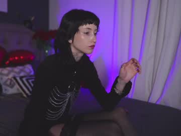 girl
        carmilamoon cam image #6114856