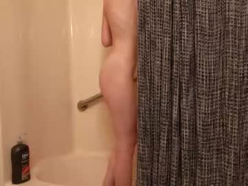 girl
        dumbemoloo cam image #2441519