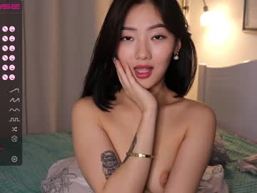 girl
        refined_style cam image #2561341