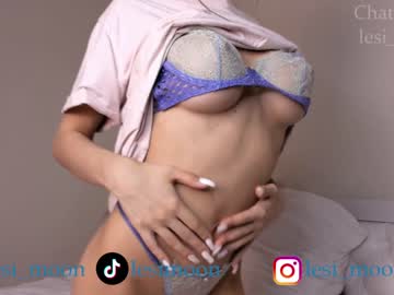 girl
        lesi_moon cam image #3409607