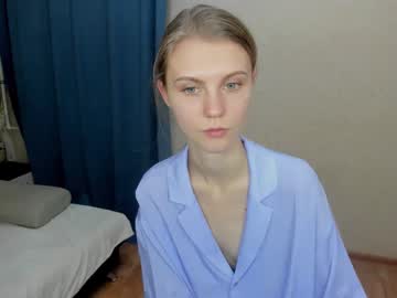 girl
        phoebepaw cam image #3255850