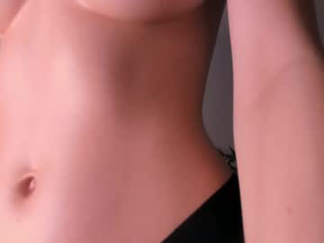 girl
        lauratanguy cam image #5139744