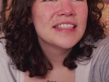 girl
        chery_lady22 cam image #1652748