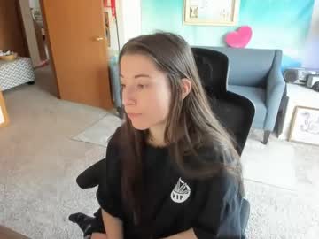 girl
        cidergal69 cam image #6332956
