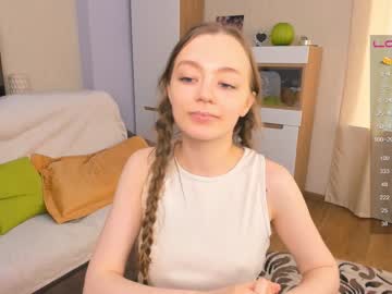 girl
        carolcharles cam image #1488704