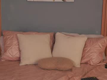 girl
        ashley_ospino cam image #6759701