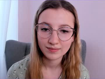 girl
        katiehastey cam image #3376548