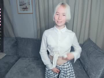 girl
        silvergloss cam image #2559756