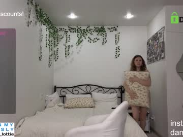 girl
        lottie_shine cam image #4127288