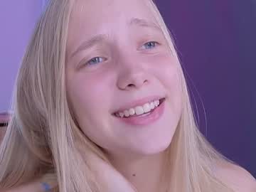 girl
        appr0ved cam image #2377901