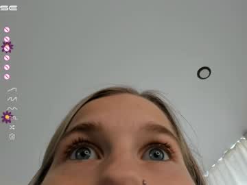 girl
        lynnatlee cam image #4576226