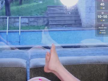 girl
        moon_night_anna cam image #6544370