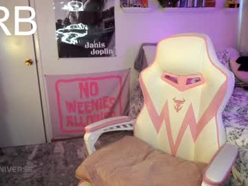 girl
        laylas_universe cam image #4458350