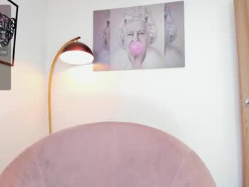 girl
        missniley cam image #5464262