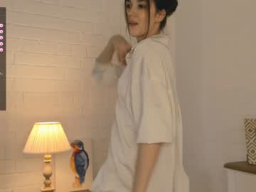 girl
        baileywalton cam image #2359047