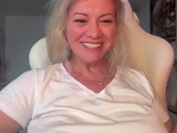 girl
        kiradivine cam image #6431954