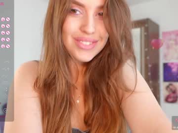 girl
        fazeyj cam image #4496378