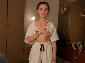 girl
        loradutt cam image #6099677