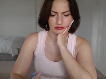 girl
        mallinia cam image #6777976