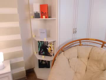 girl
        shelleyborom cam image #6300907