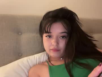 girl
        sarah_heart_aus cam image #6803535