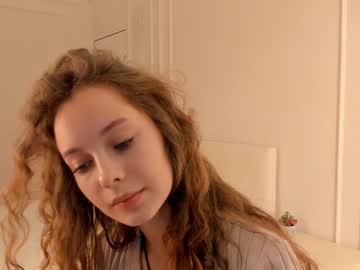 girl
        landrycarney cam image #3056419