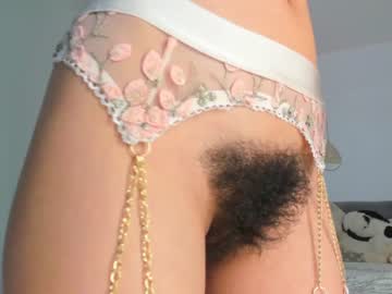 girl
        bush_woman cam image #3974507