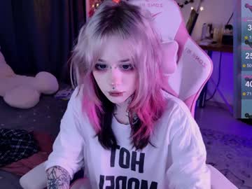 girl
        lollyshy__ cam image #5730020