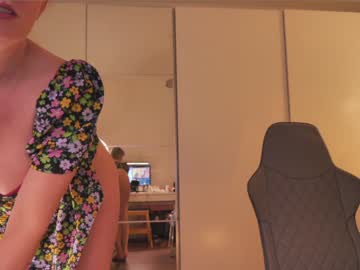 girl
        saltedhoney cam image #3765550