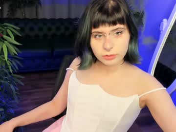 girl
        miku_alt cam image #5424428