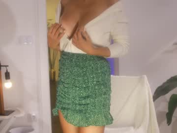 girl
        velvet_daydream cam image #1211691